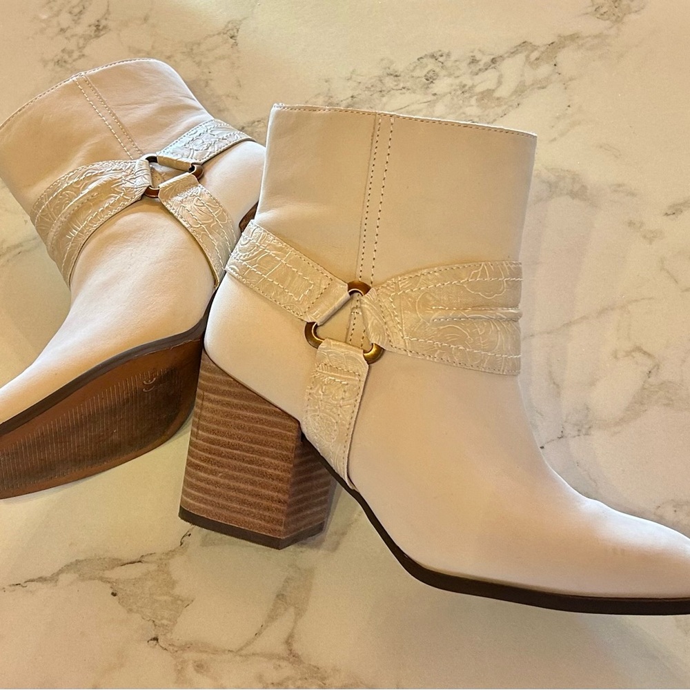 VIONIC White Western Boots